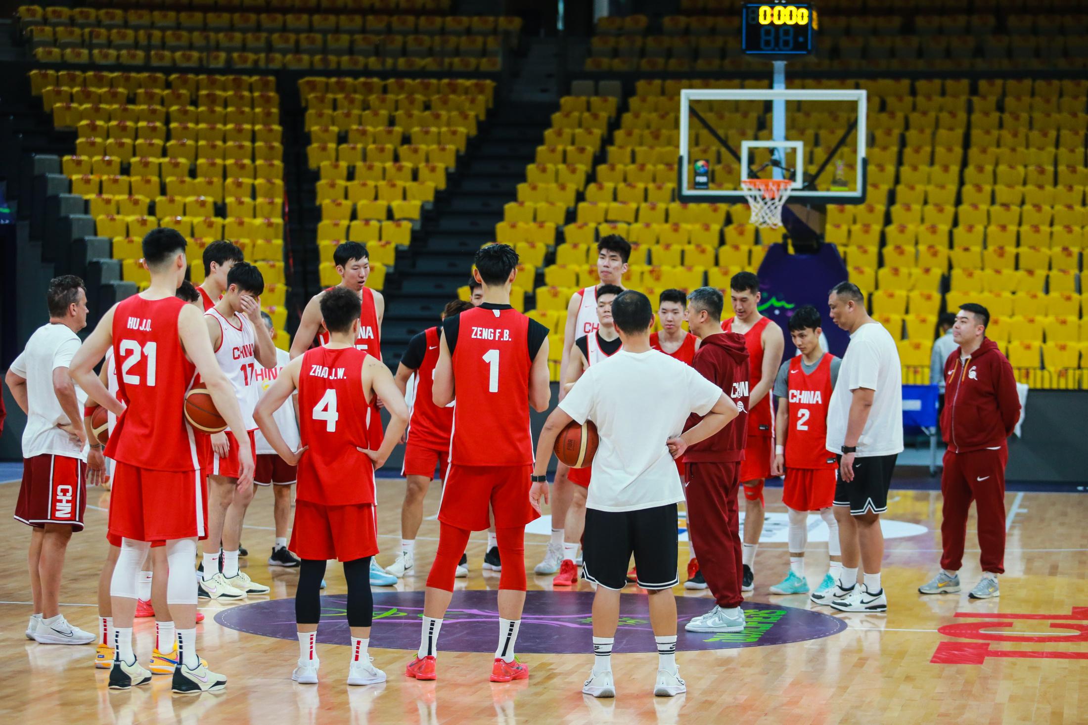 我国体育界兴起篮球热潮，青少年热衷