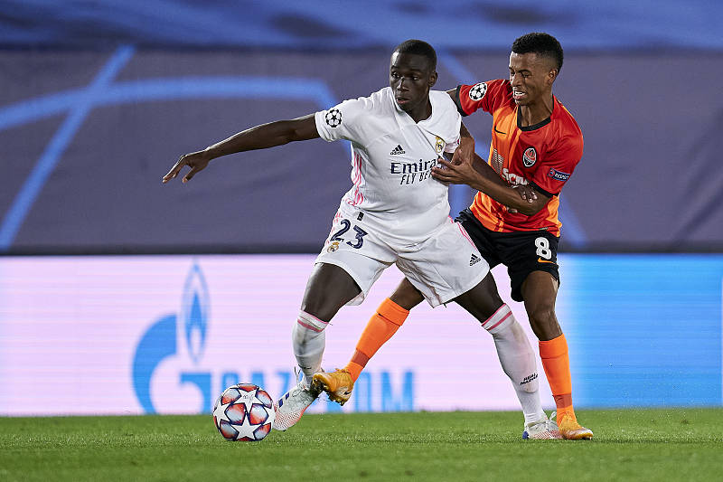 包含摩斯队在比赛中惨败尼姆，状态低迷的词条